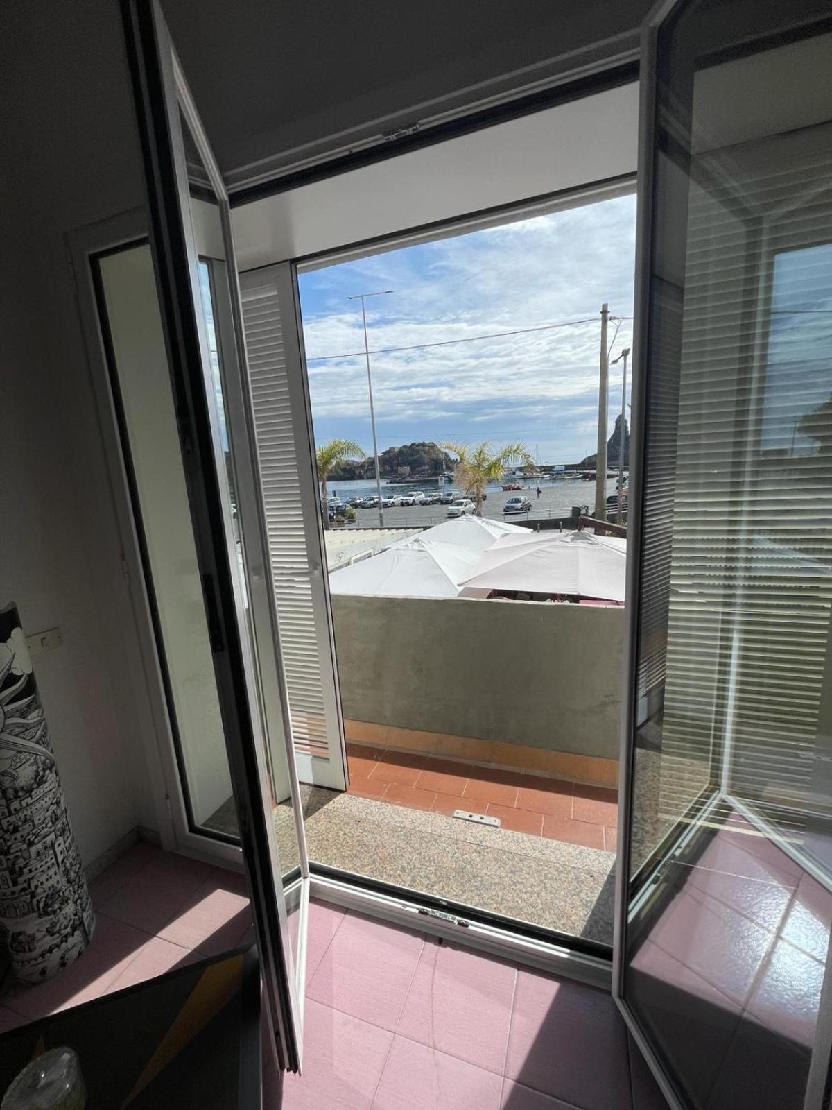 Terrazza Faraglioni Apartment Aci Trezza Ngoại thất bức ảnh